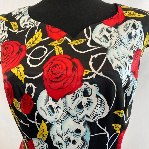 Dress Tells White Skulls Red Roses Satin Fit & Flare Rockabilly Dress NWOT Small - Picture 4 of 15